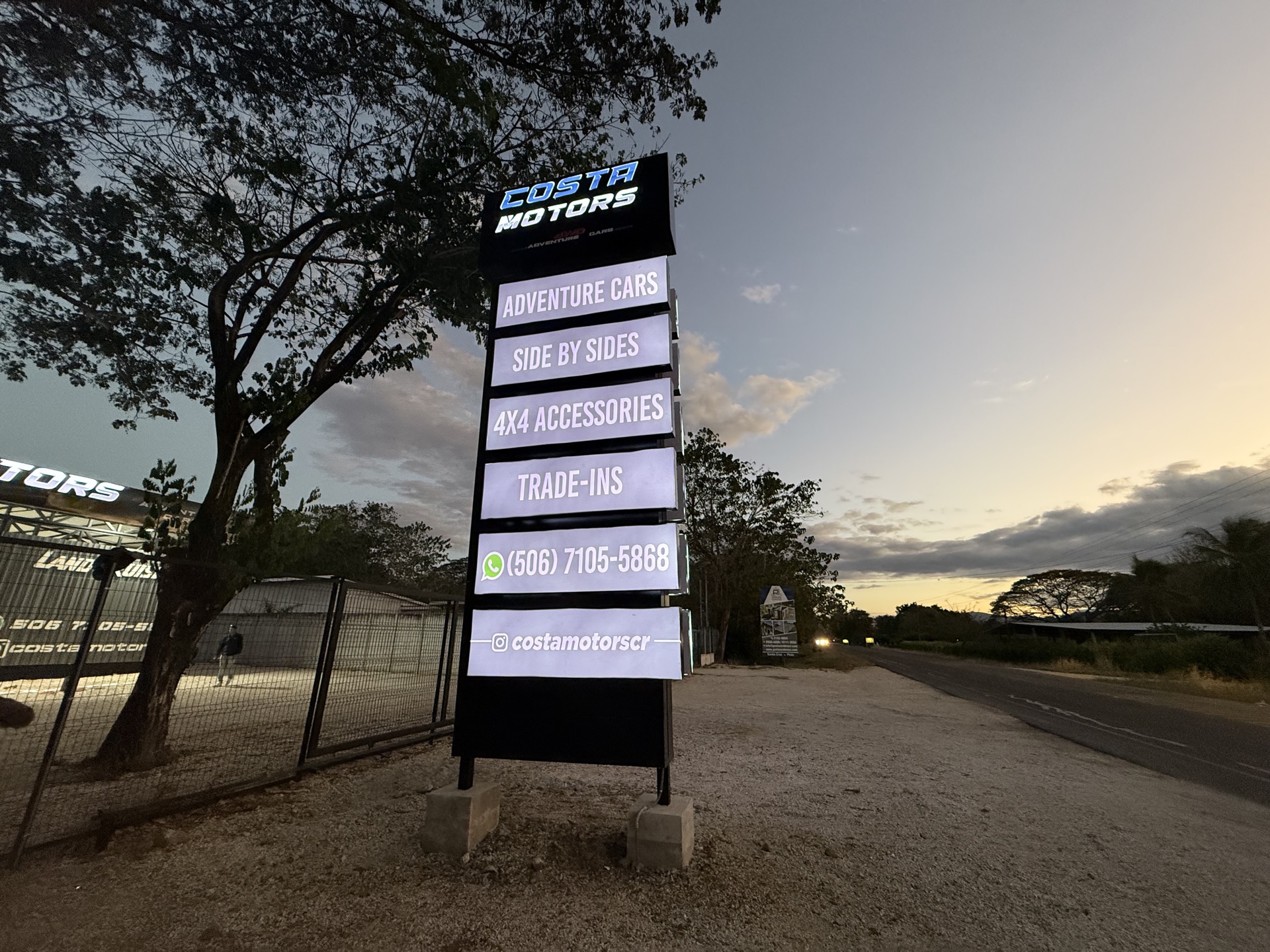 Pylon sign Costa Motors